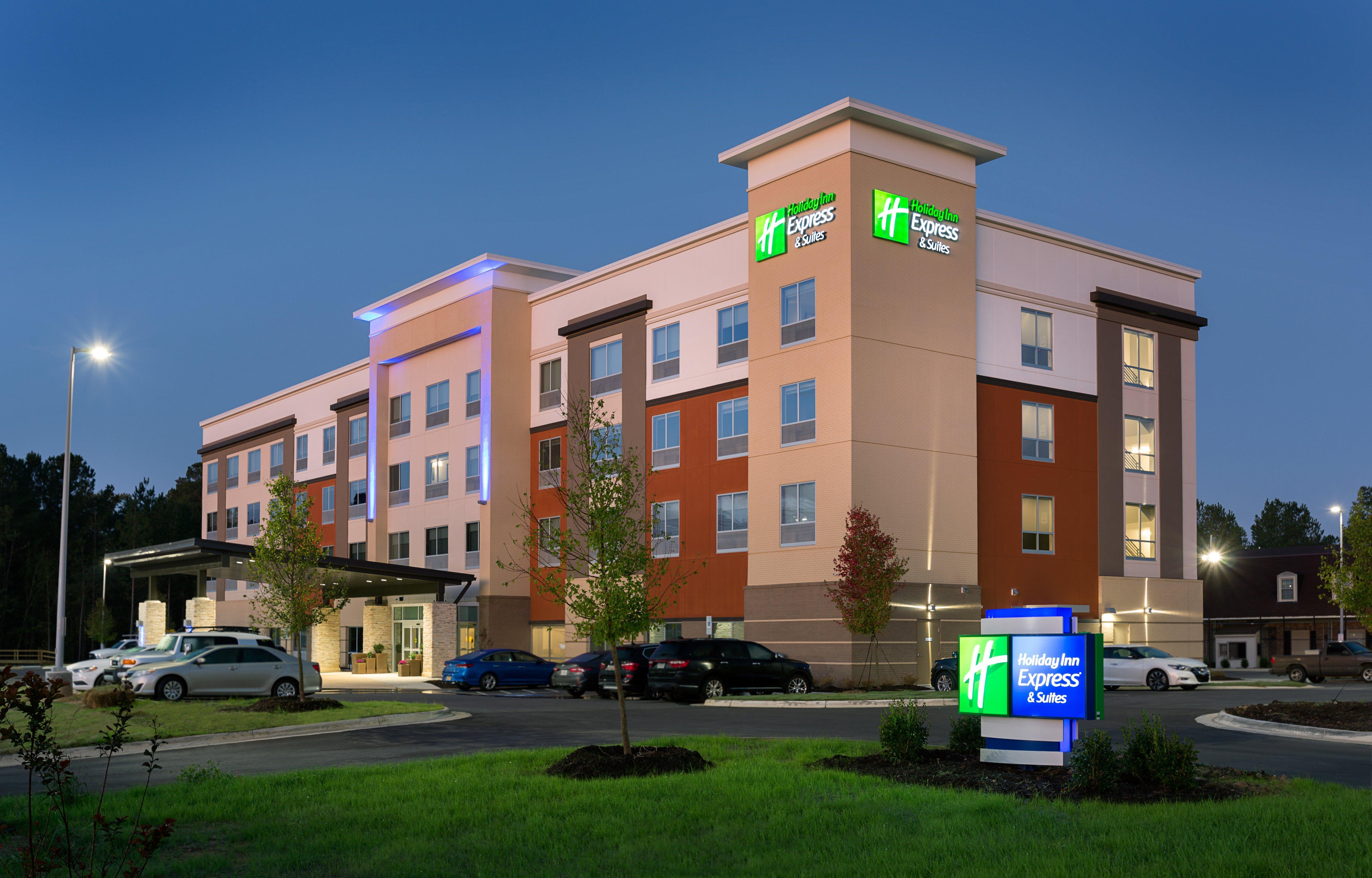 Holiday Inn Express & Suites - Fayetteville South, An Ihg Hotel Exterior foto